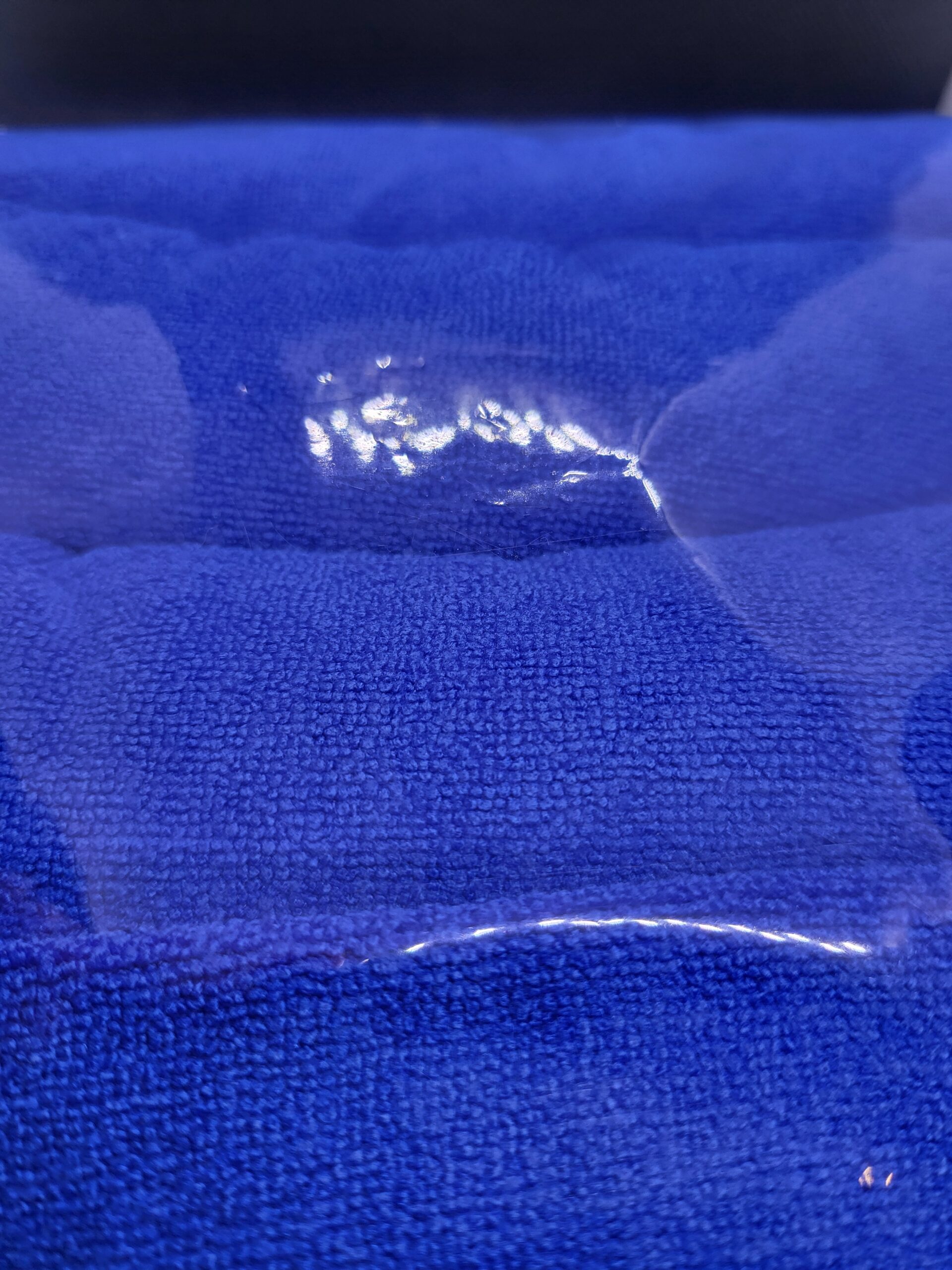 PACK OF 4 350gsm 40x40 CM VELVET FEEL, PLUSH, TIGHT WEAVE MICROFIBRE