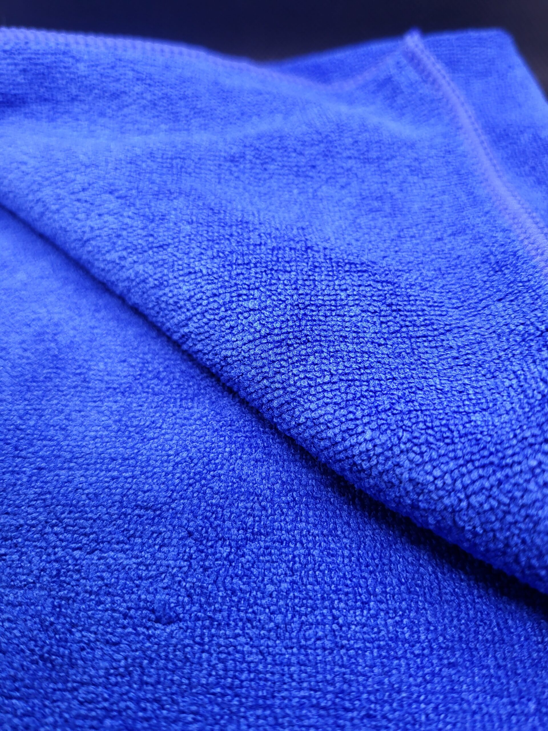 PACK OF 4 350gsm 40x40 CM VELVET FEEL, PLUSH, TIGHT WEAVE MICROFIBRE